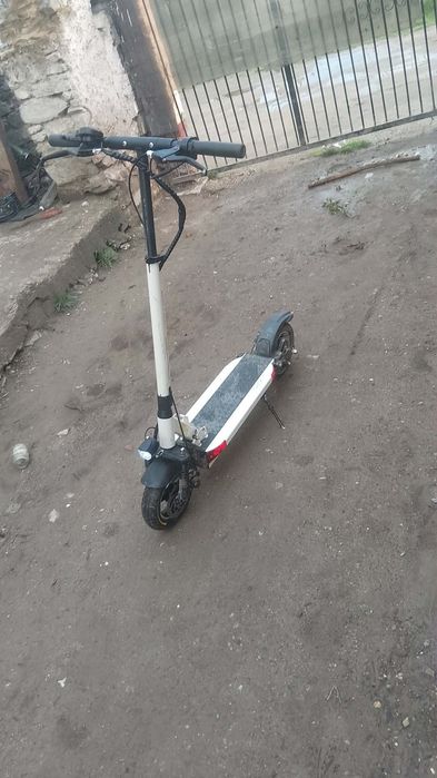 Vând sau schimb trotineta joior