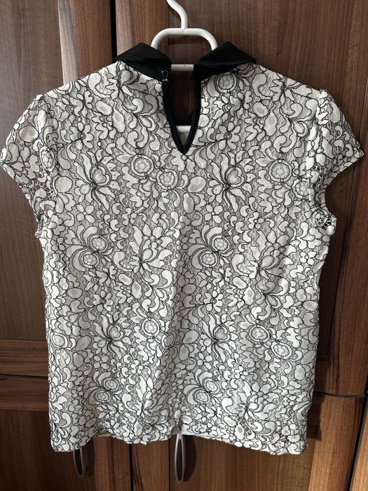Bluză elegantă din dantelă cu guler negru mărimea 38