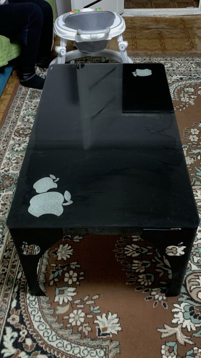 Журнальний столик