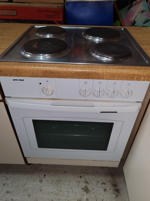 Mobila de bucătărie pe colt