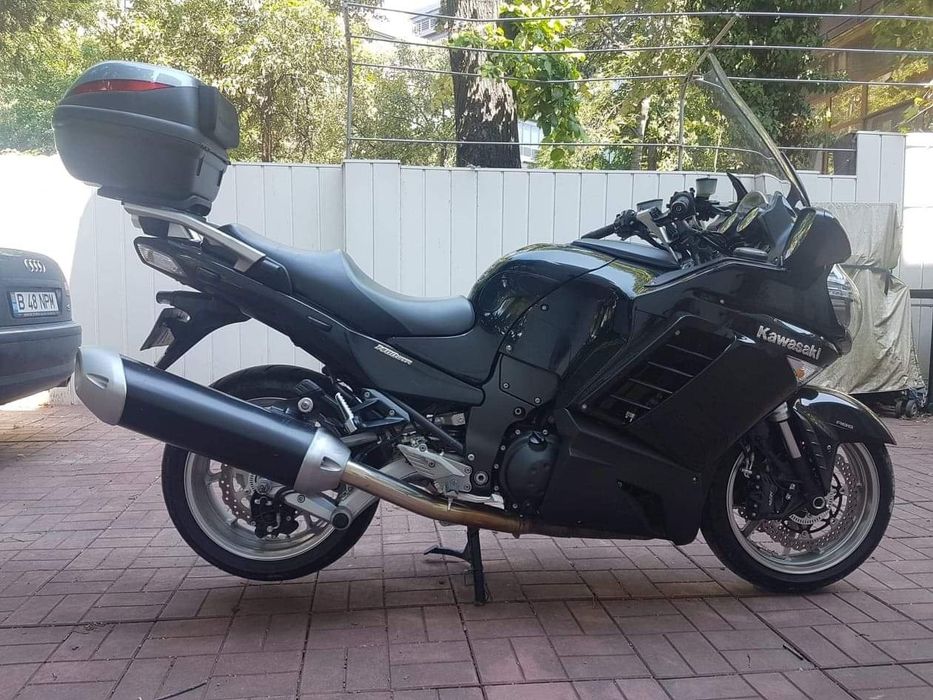 Vând kawasaki 1400 gtr 2009 unic proprietar 15k ținut in garaj nelovitpret 7000 euro