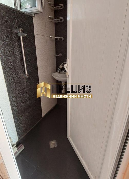 Продажба Къща гр. Шумен - Басейна 40m² и двор 80m²
