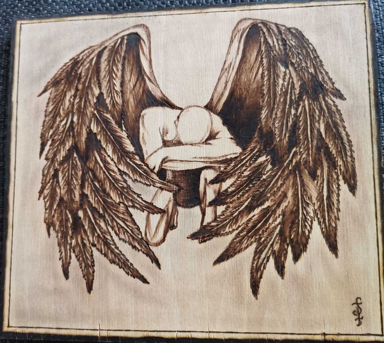 Продавам ръчно изработена с пирограф картина на Ангел