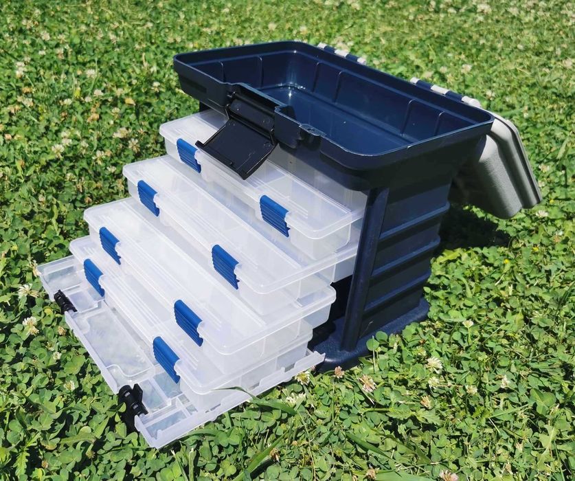 Рибарски куфар с включени 4 кутии и горно отделение
