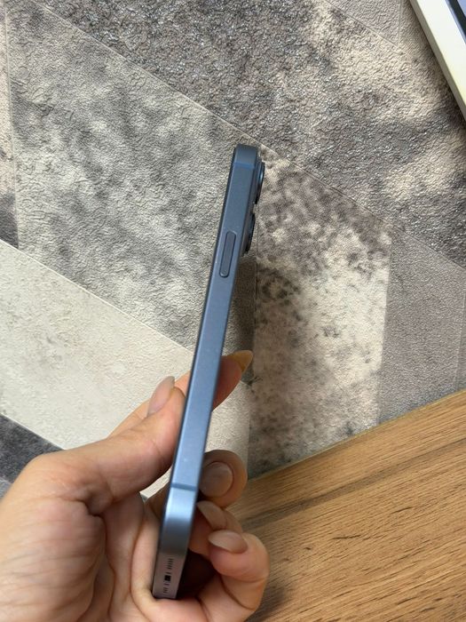 Продам IPhone 14 256Gb