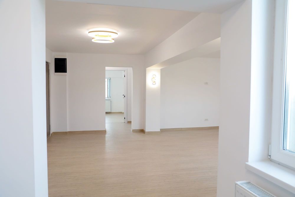 Apartament 4 camere de vânzare în Slobozia, Ialomița