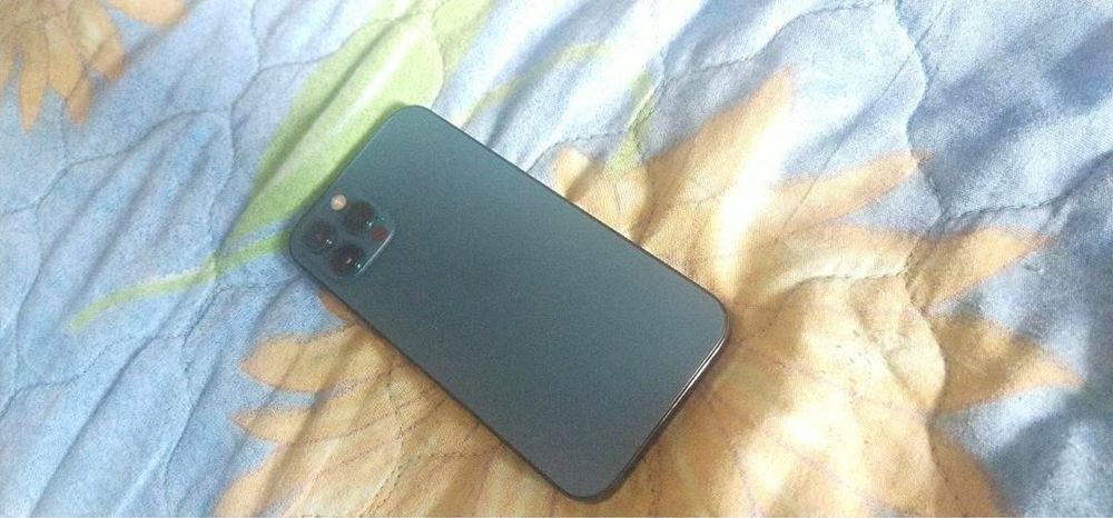 Продам телефон iPhone 12 Pro