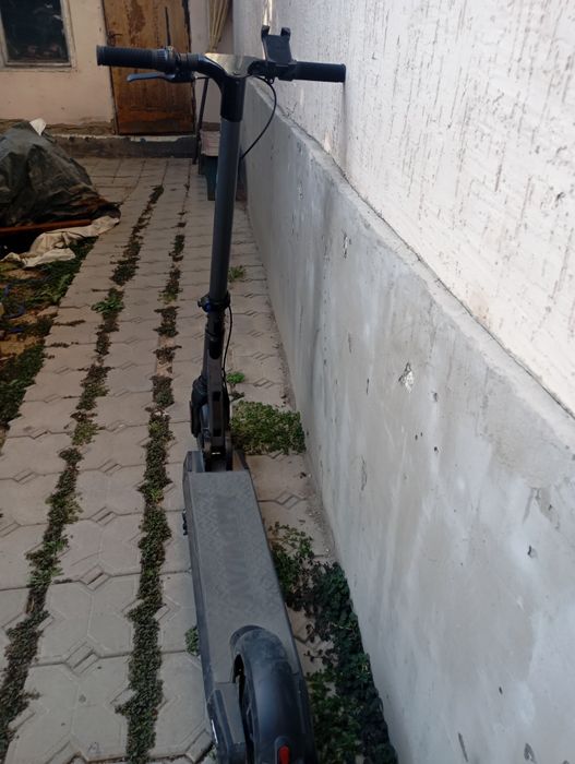 Электросамокат компании Midway