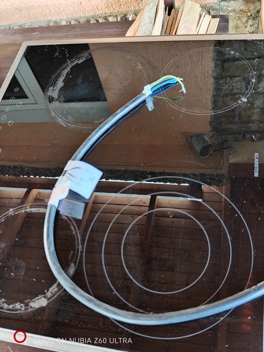 Керамичен плот за вграждане.