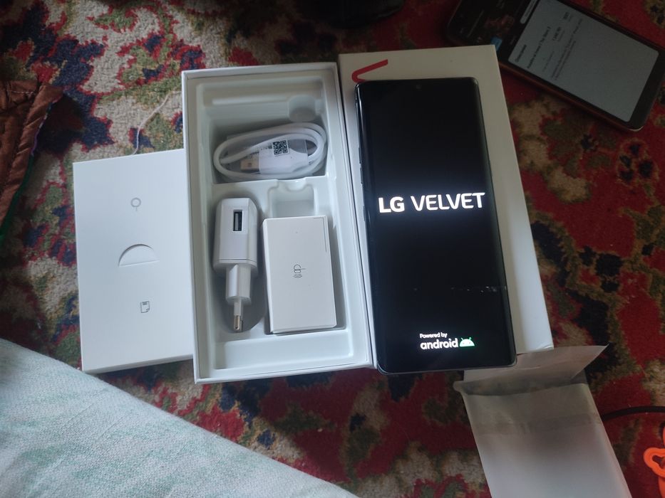 LG  телефон   5G  рассиядан  олиб   келинган  яанги  каропка  дакумт