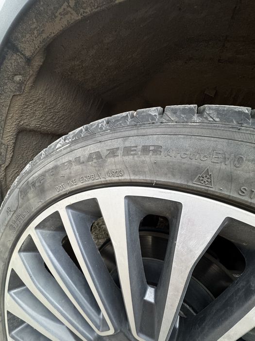 Продам шины 255/45 R20