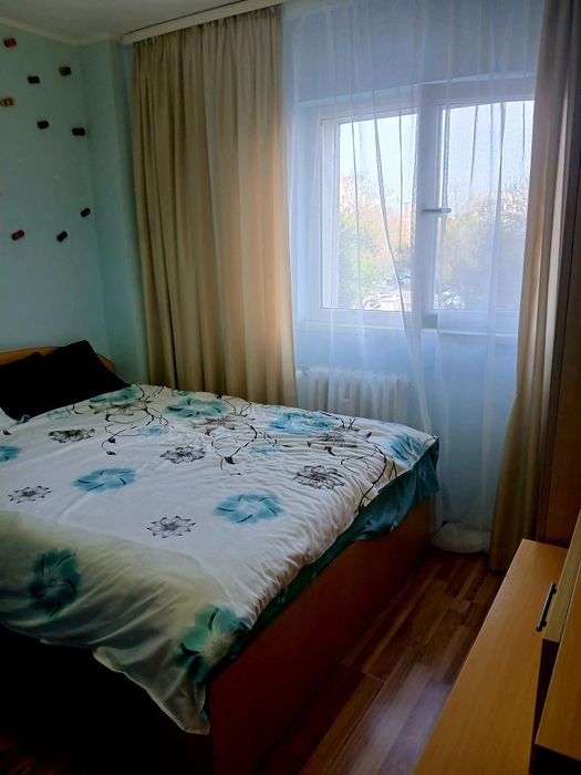Vand apartament 2/3 camere Dristor str Rm Sărat