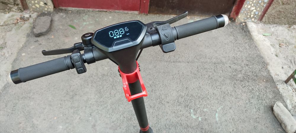 Электросамокат Maya