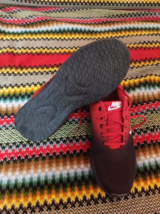Vând adidași Nike culoare negru -rosu Nr 45 ,noi nouți nepurtati