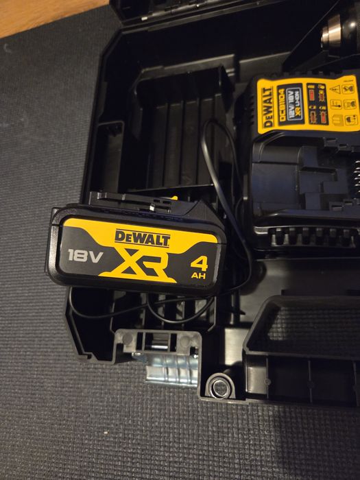 Bormasina Dewalt DCD 796