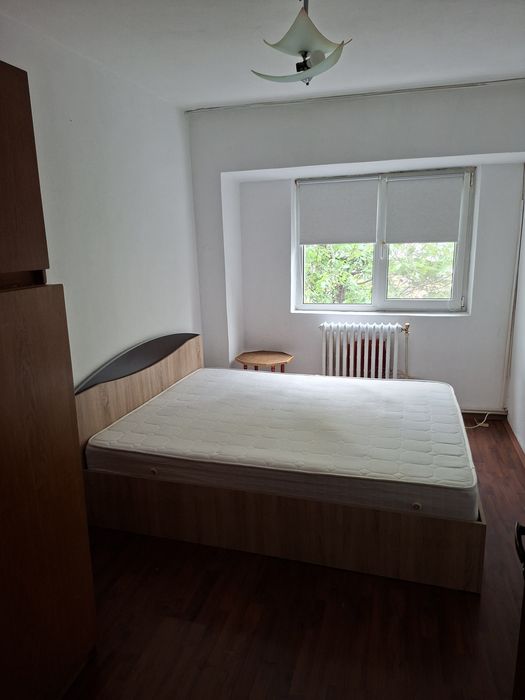 Închiriez apartament 3 camere MB