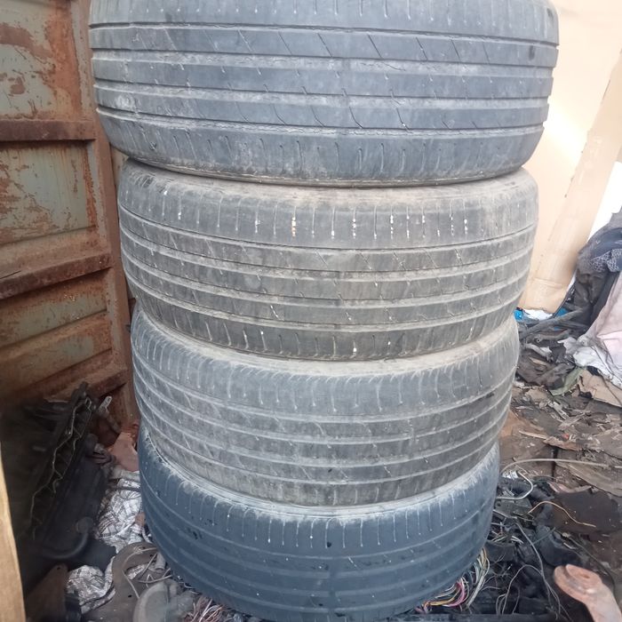 Продам резину на 17.
