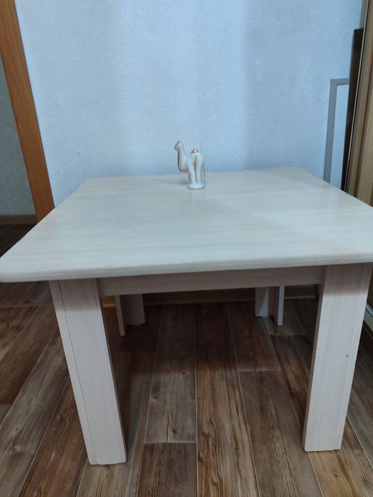 Журнальный столик