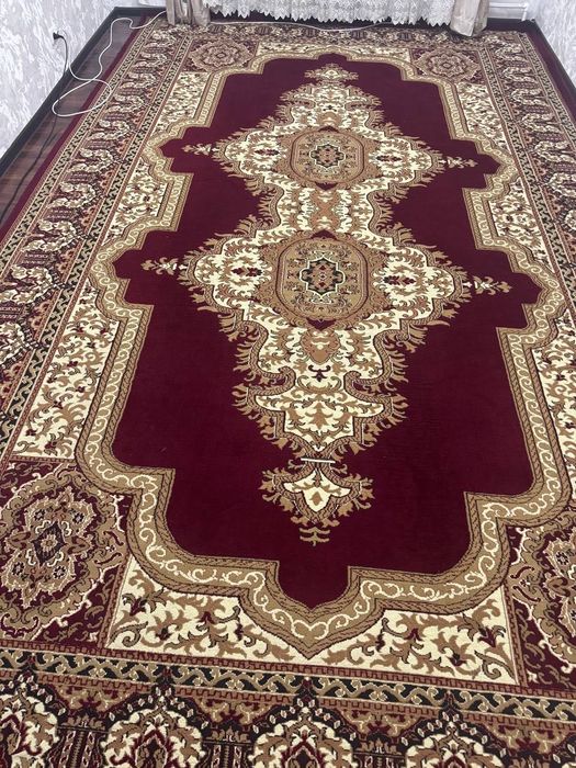 Uchar gilam bor.