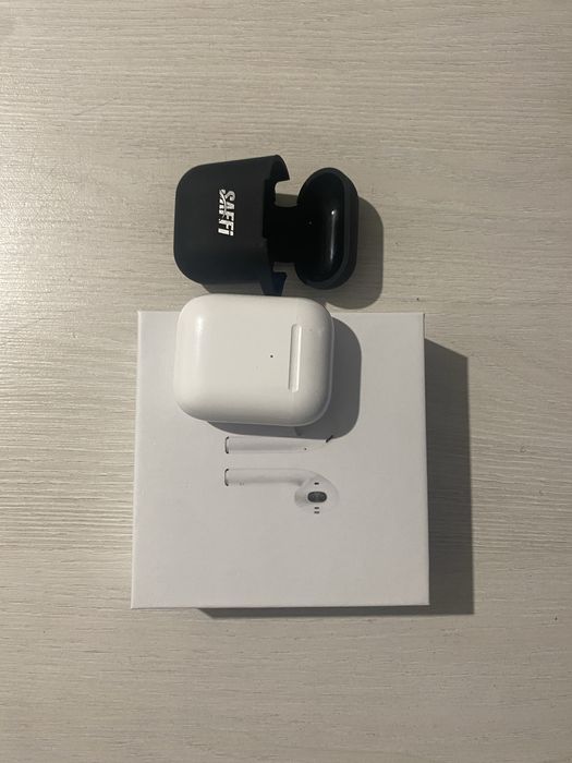 Air Pods 2 с чехлом