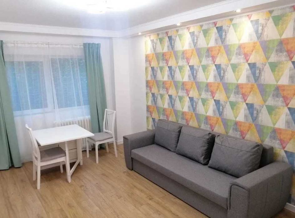 Дава се под наем Едностаен апартамент в Пловдив, Център - 28 кв.м за 147.9 € - Снимка #1