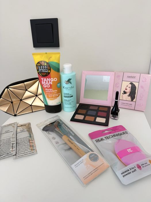 Комплект с гримове и професионална палитра  Radiant