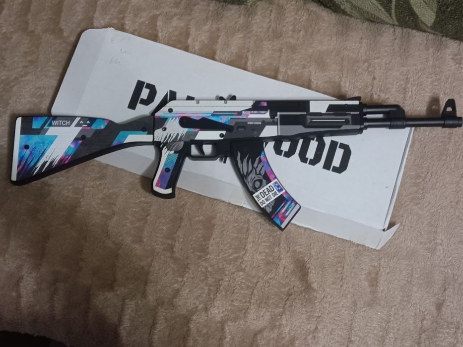 АКМ игрушечный из игры сдендофф 2 . Стреляет ризинкамт