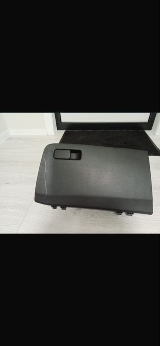 Продам бардачок 8000