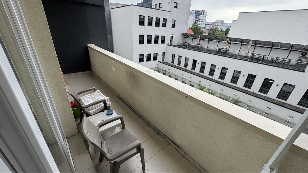 Inchiriez apartament 2 camere zona centrala str traian mobilat modern cu parcare subterana inclusa etaj3 bloc nou