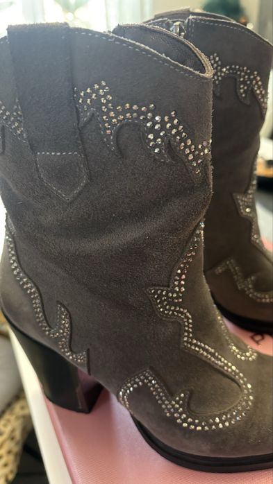 Продавам боти от естествен велур