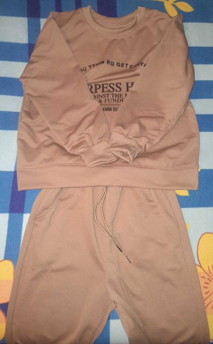 Спортивный костюм на девочку