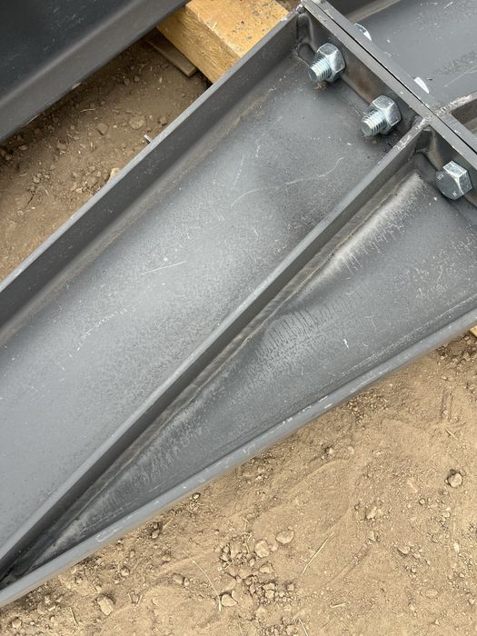 Vând hală structura metalică 10x30x4 la pretul de 4500 euro