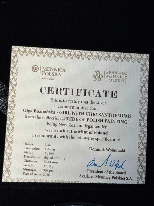 Серебряная монета Девочка с Хризантемами