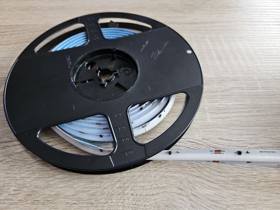 Controller banda LED digitala, WiFi, IR, senzor prezenta mmWave, ESP32