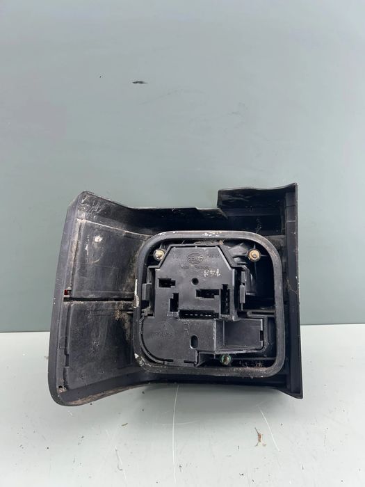 Lampa / Tripla stop dreapta pe aripa Volkswagen VW Passat 1991