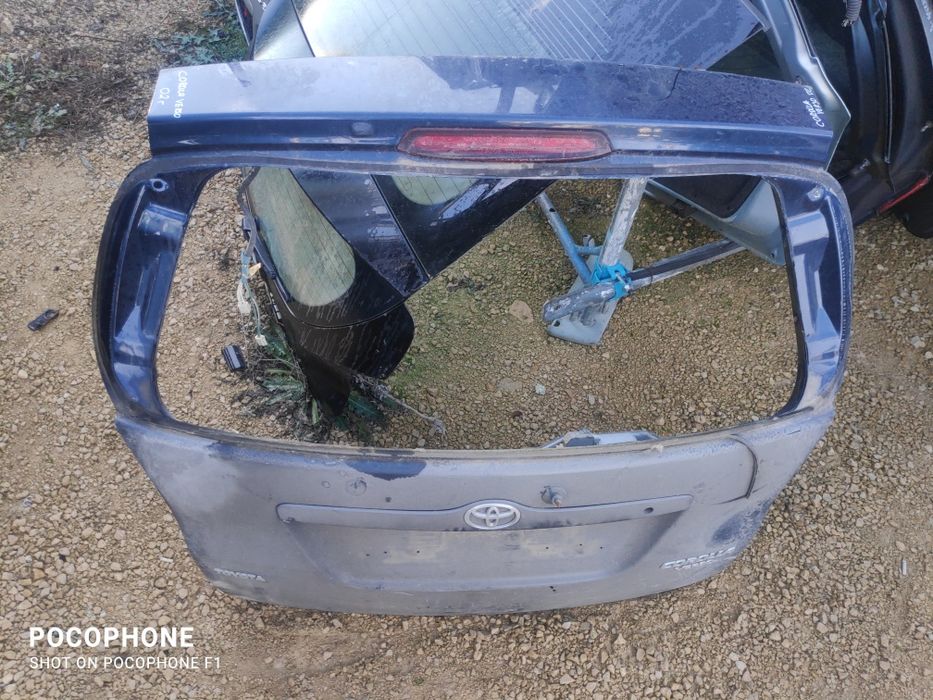 Врата багажник Toyota Corolla Verso/Тойота Корола Версо 2002г.