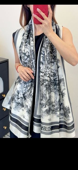 Eșarfă Christian Dior, model 2026, 100% mătase, 90x90cm, preț fix