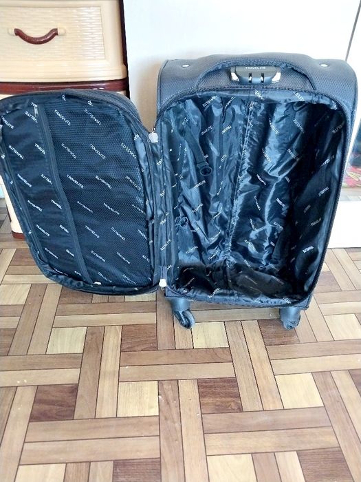 Продам срочно чемодан