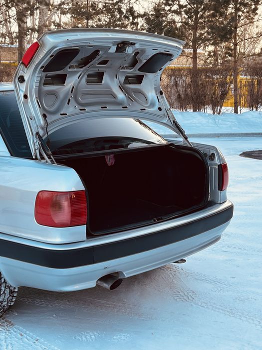 Audi 80 B4 автомат в отличном состоянии.