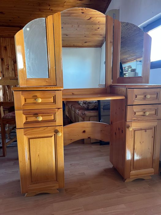 Тоалетка от велинградска мебел