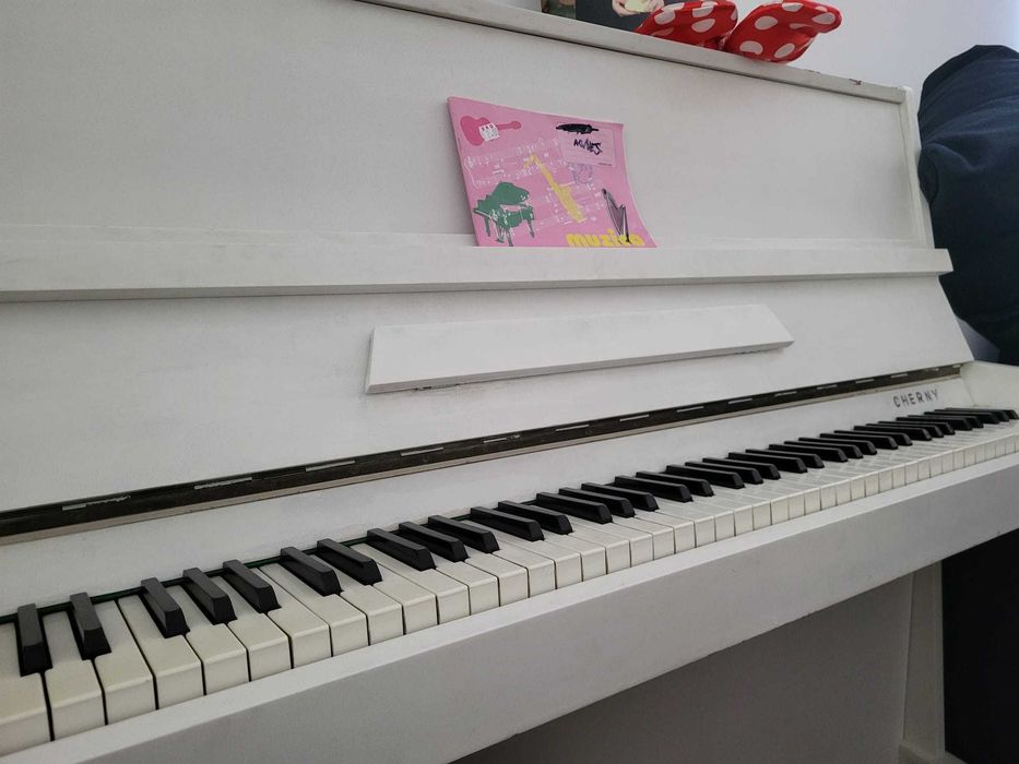 Pian/Pianina alba Cherny