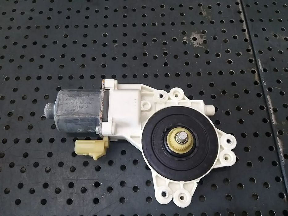 Motoras macara dreapta spate dodge caliber 0130822278 128000681a