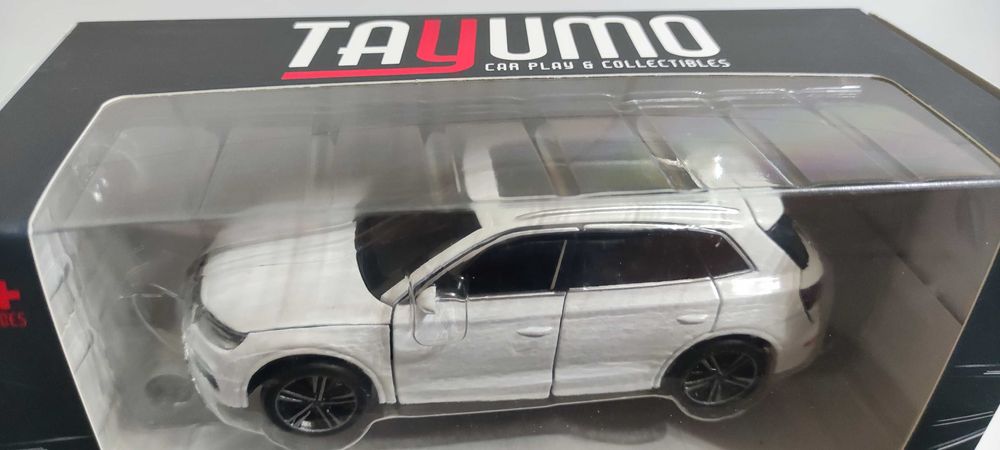 Vând Machetă Audi Q5 marime 1/32