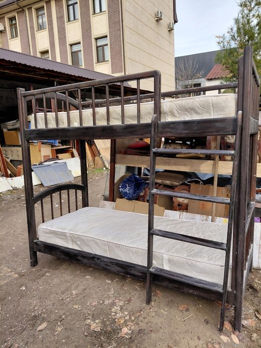 Продам двухяростный кровать