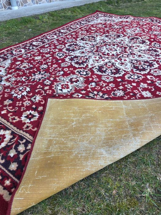 Голям мокетен килим