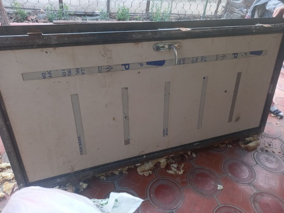 Входная дверь (левой стороной )