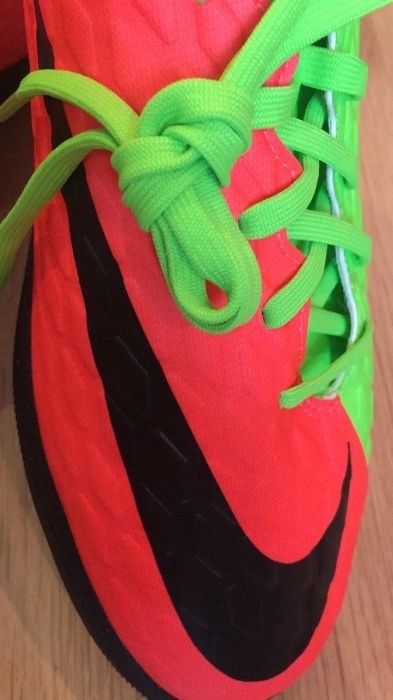 Футбольные бутсы Nike