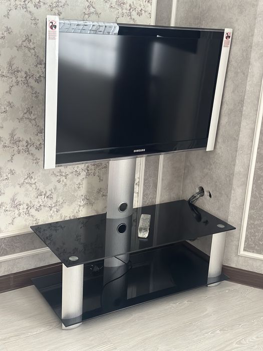 Телевизор дубайский подставкаси билан сотаман