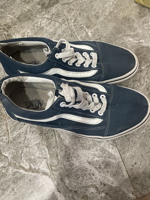 Продам кроссовки новые