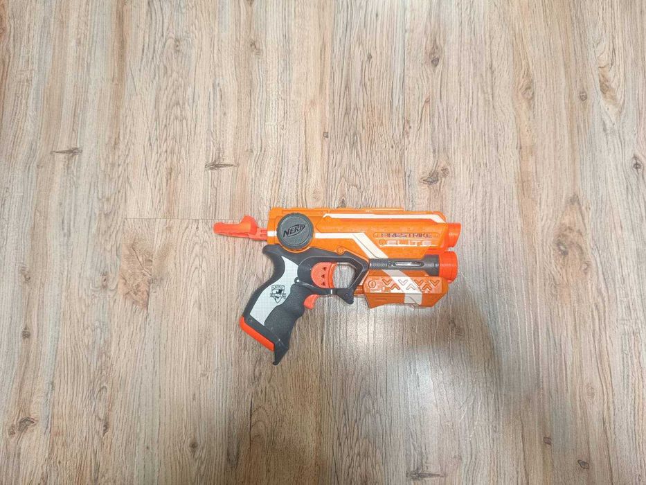 Комплект Hasbro Nerf бластери (9 бр.) + патрони – отлично състояние